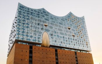 seitliche Ansicht der Hamburger Elbphilharmonie