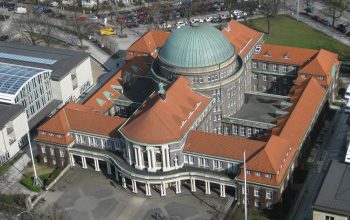 Luftaufnahme des Hauptgebäudes der Universität Hamburg