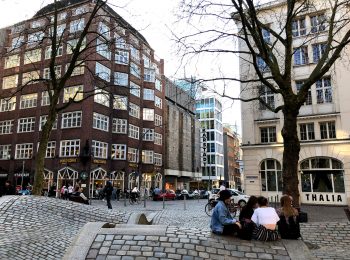 Aufnahme des Gerhart-Hauptmann-Platzes am Thalia Theater in Hamburg