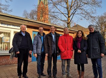 Foto mit Abgeordneten auf dem Blankeneser Marktplatz